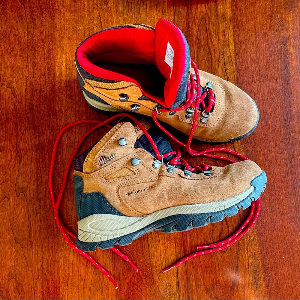 Columbia Newton Ridge Hiking Boots